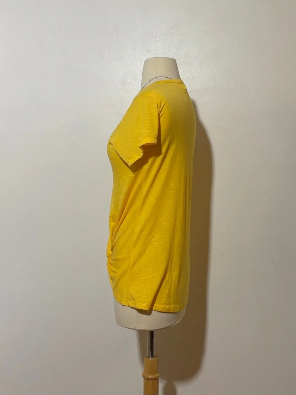 just‎ be Yellow Twist-Knot Short Sleeve Tee